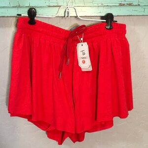 NWT XL Red Tarse Flowy sorts